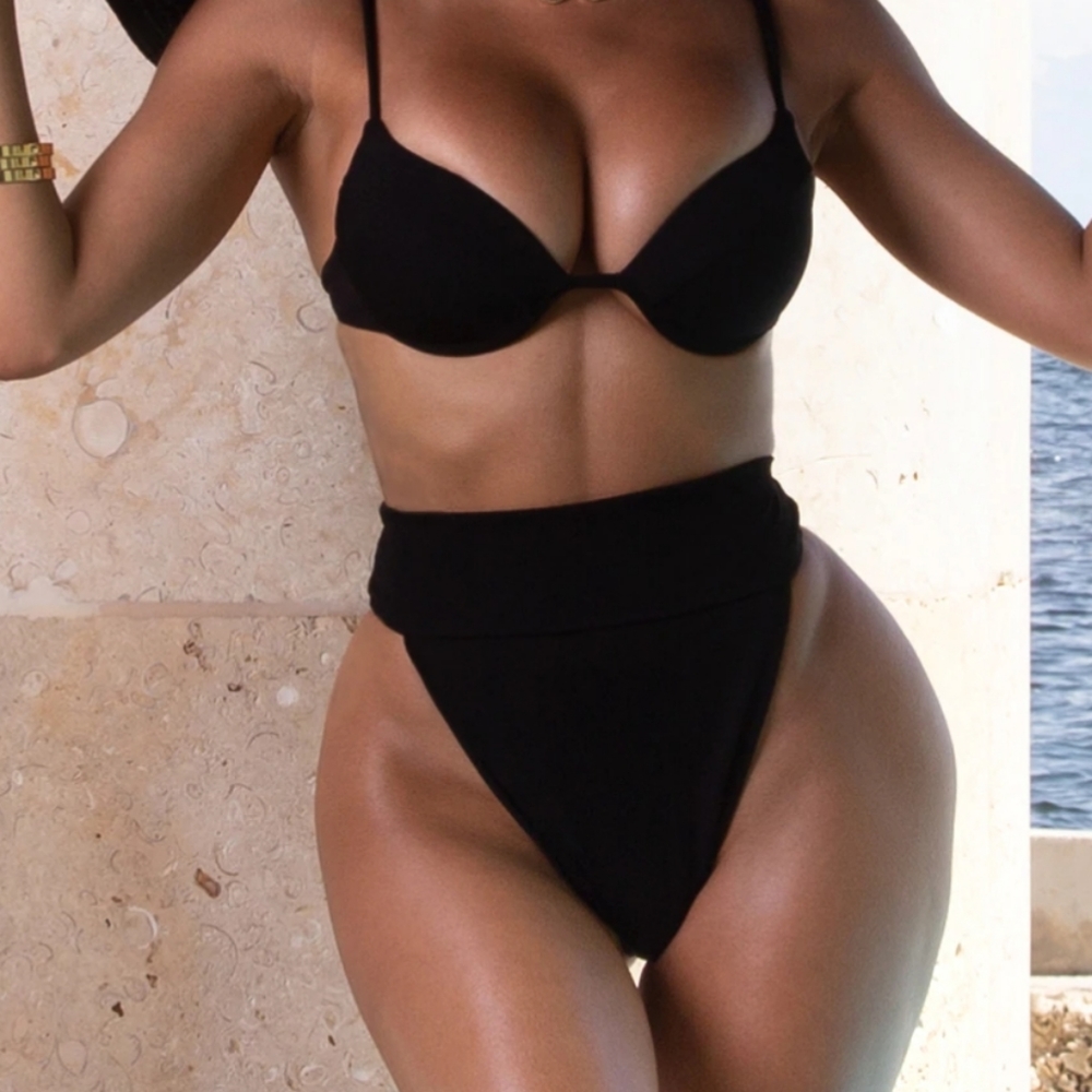 Black bikini